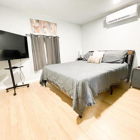 Beautiful Room In Prime Location Pinellas Park Exteriör bild